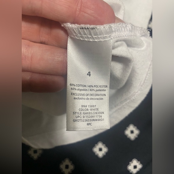 🔥2/$10 Kids White Hooded Short Sleeve sequence Shark Shirt- size 4t - Picture 4 of 5